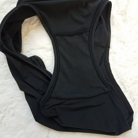 SKIMS Bralette & Underwear Set - Picture 8 of 9